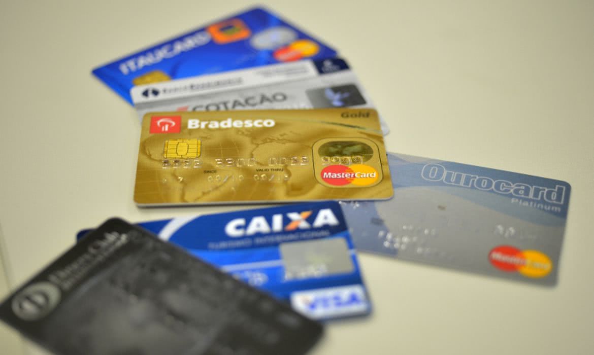 Nubank ou Santander SX: qual a melhor opção de cartão de crédito