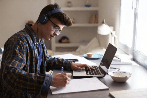 Músicas para ouvir no trabalho: lista com as melhores opções